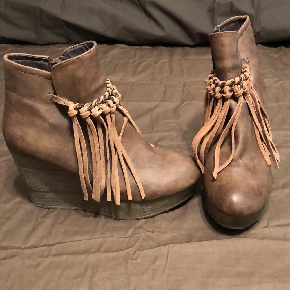 Platform women’s fringe ankle boots